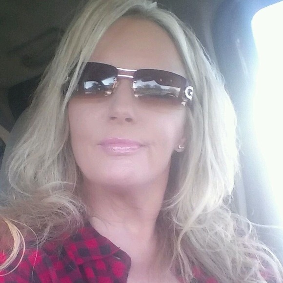 Meet your Posher, Shawna - Picture 1 of 1